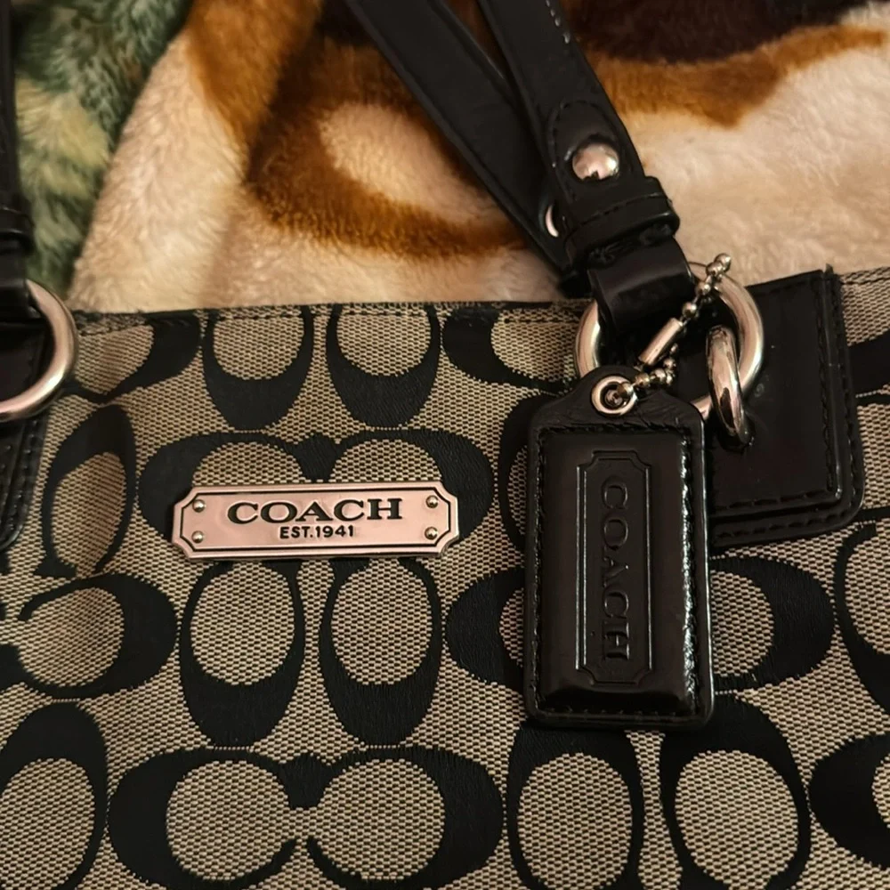 Coach Gallery Signature F19388 Black/Gray Zip Tote - Picture 3 of 7